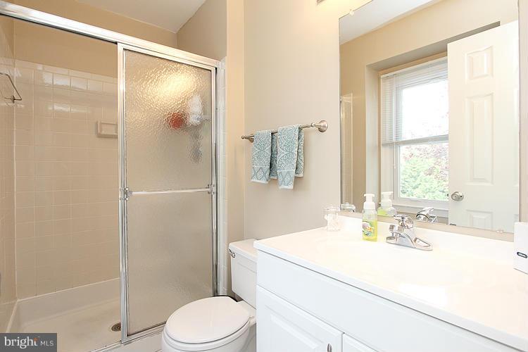 48 Pontiac Way Gaithersburg, MD 20878 - Photo 17 of 29 Bath (Master)