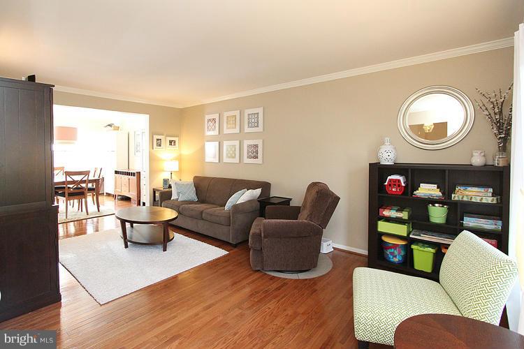 48 Pontiac Way Gaithersburg, MD 20878 - Photo 3 of 29 Family Room