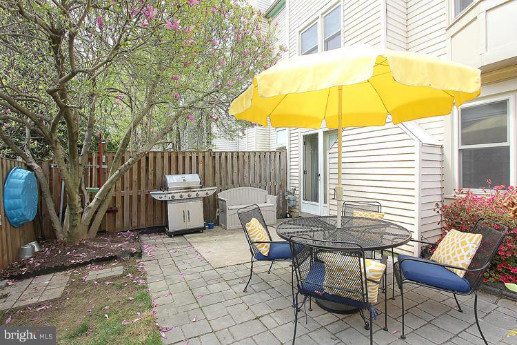 48 Pontiac Way Gaithersburg, MD 20878 - Photo 27 of 29 Exterior (Rear)