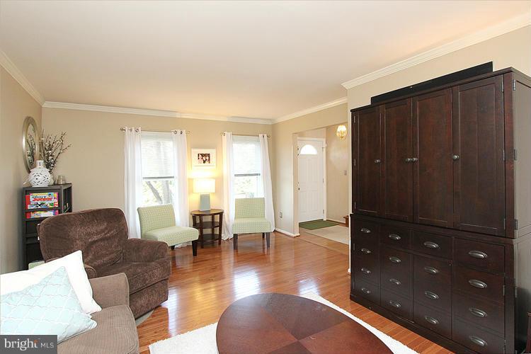 48 Pontiac Way Gaithersburg, MD 20878 - Photo 5 of 29 Family Room