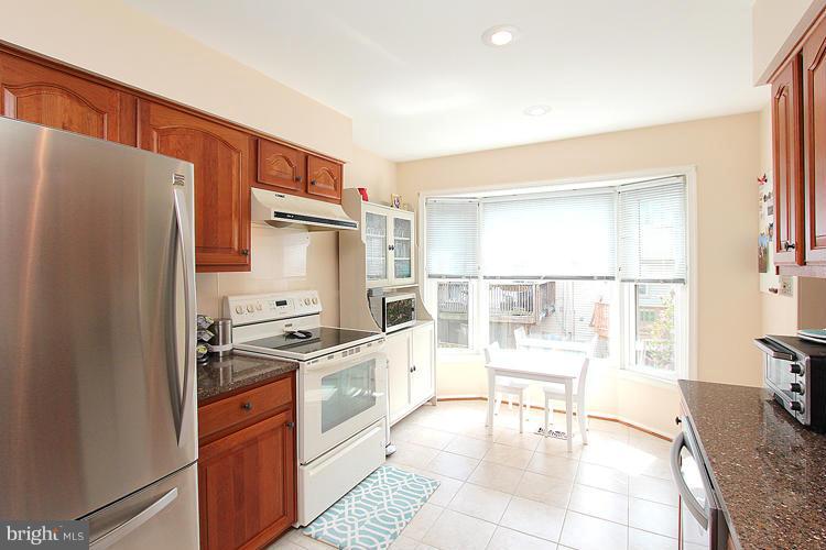 48 Pontiac Way Gaithersburg, MD 20878 - Photo 8 of 29 Kitchen