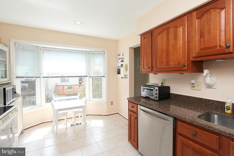48 Pontiac Way Gaithersburg, MD 20878 - Photo 9 of 29 Kitchen