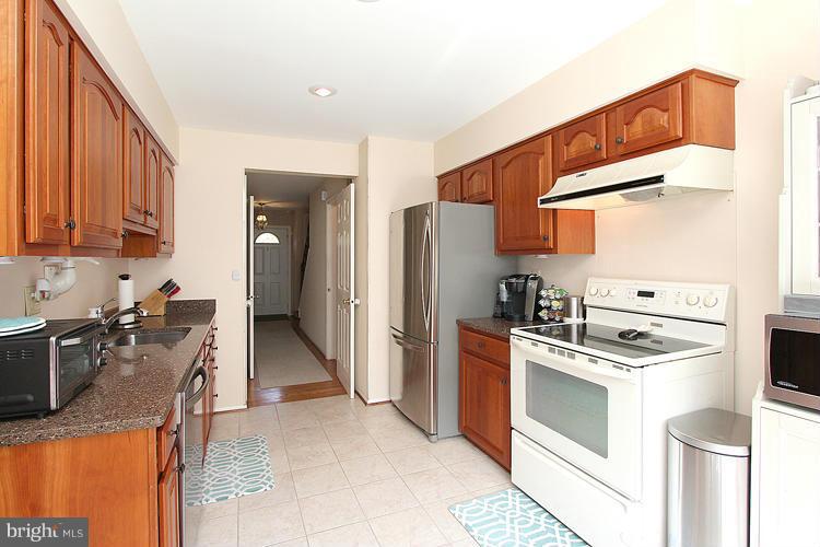 48 Pontiac Way Gaithersburg, MD 20878 - Photo 10 of 29 Kitchen