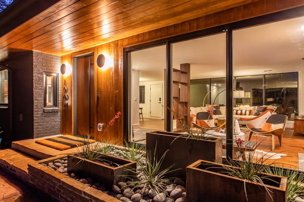 1904 Lenox Road Northeast Atlanta, GA 30306 - Photo 4 of 56 a room with furniture