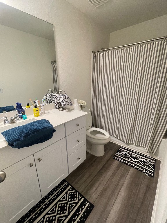 201 Comancheros Road Jarrell, TX 76537 - Photo 26 of 33 Bedroom 3 is located at the front of the home & has plenty of room for a queen sized bed.