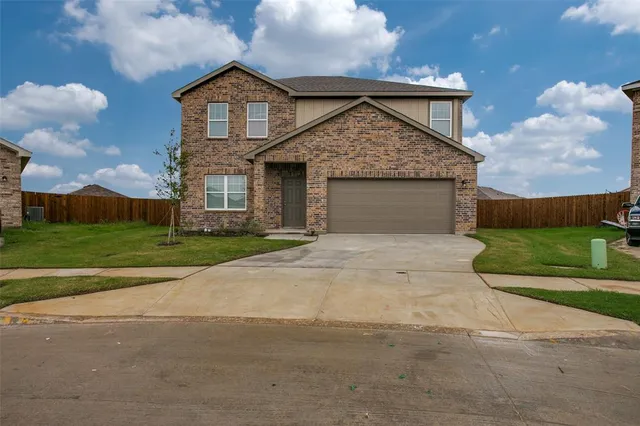 $2,300 | 10301 Castle Lyons Lane, Fort Worth, TX 76036