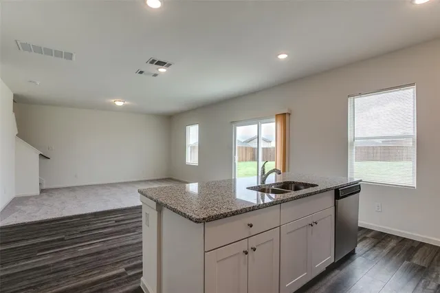 $2,300 | 10301 Castle Lyons Lane, Fort Worth, TX 76036