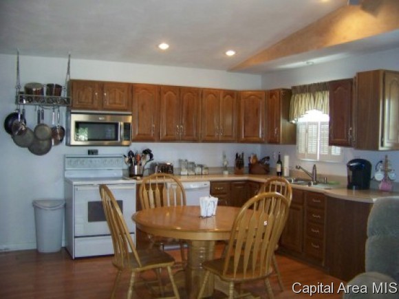 2900 Biscayne Drive Springfield, IL 62707 - Photo 6 of 24 Gallery Image 6