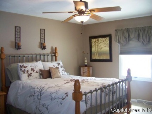 2900 Biscayne Drive Springfield, IL 62707 - Photo 10 of 24 Gallery Image 10