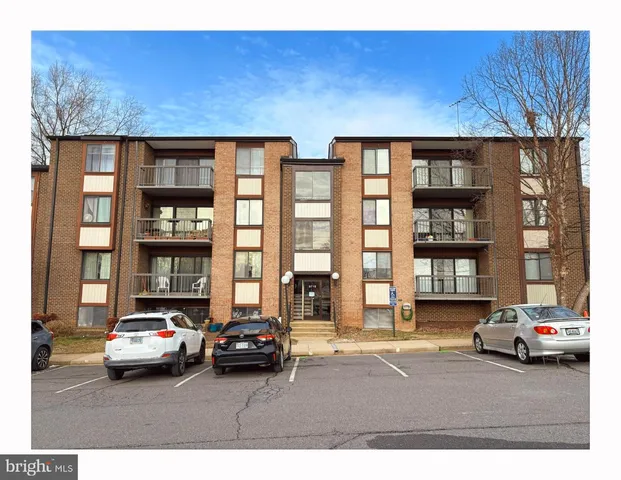 $1,900 | 9718 Kingsbridge Drive, Unit 101, Fairfax, VA 22031