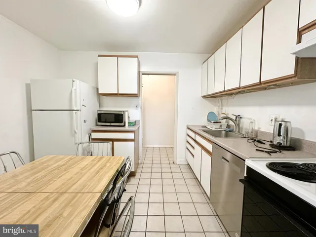 $1,850 | 9718 Kingsbridge Drive, Unit 101, Fairfax, VA 22031