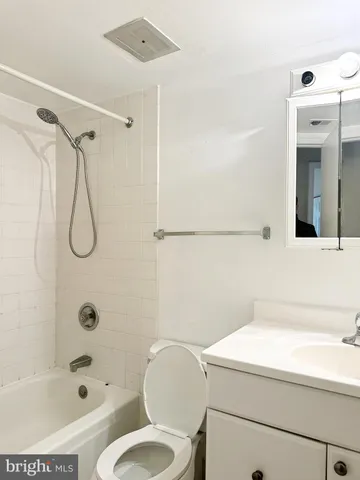 $1,850 | 9718 Kingsbridge Drive, Unit 101, Fairfax, VA 22031