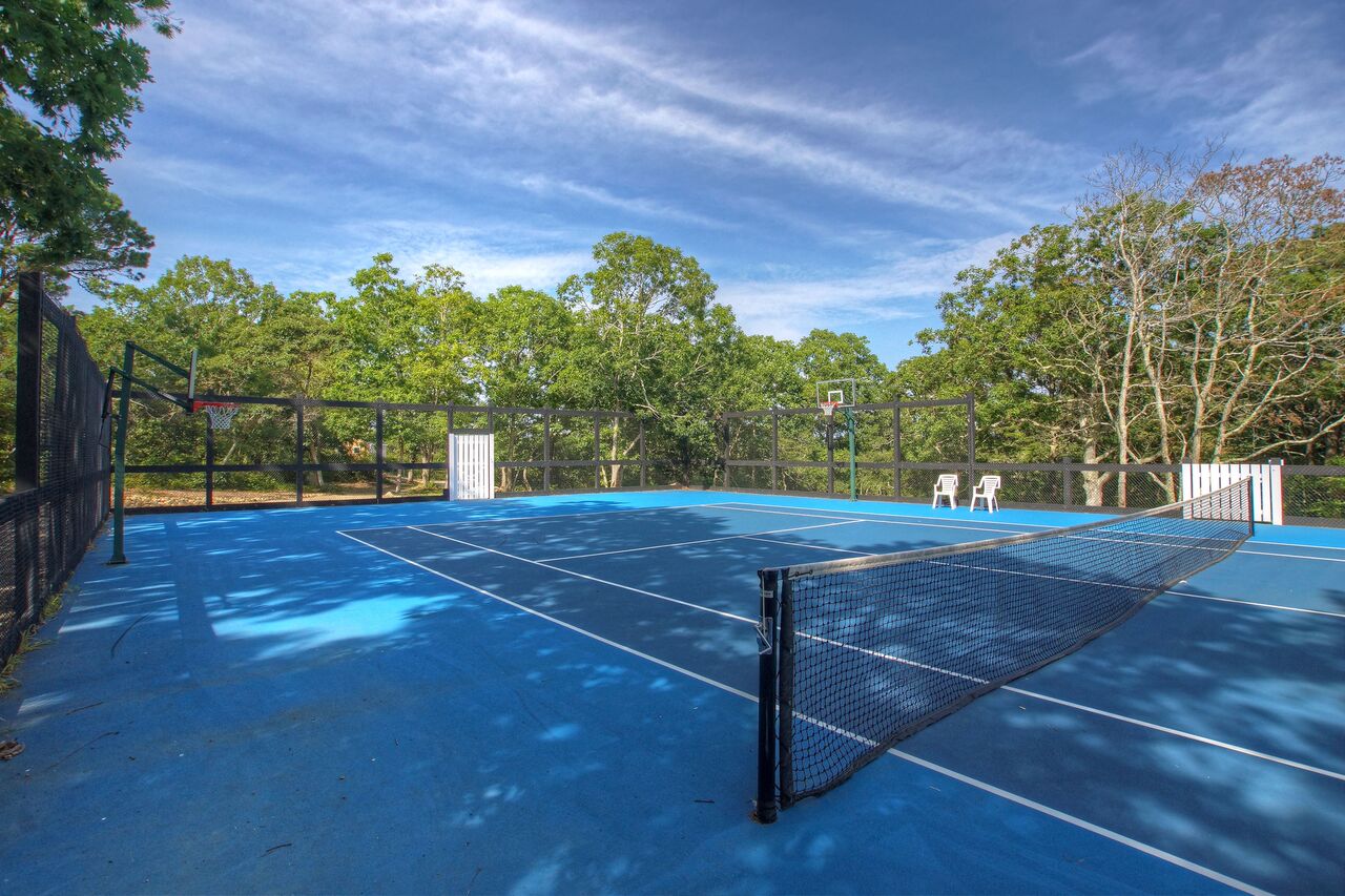 72 Chappaquiddick Road Edgartown, MA 02539 - Photo 3 of 13 a view of a tennis court