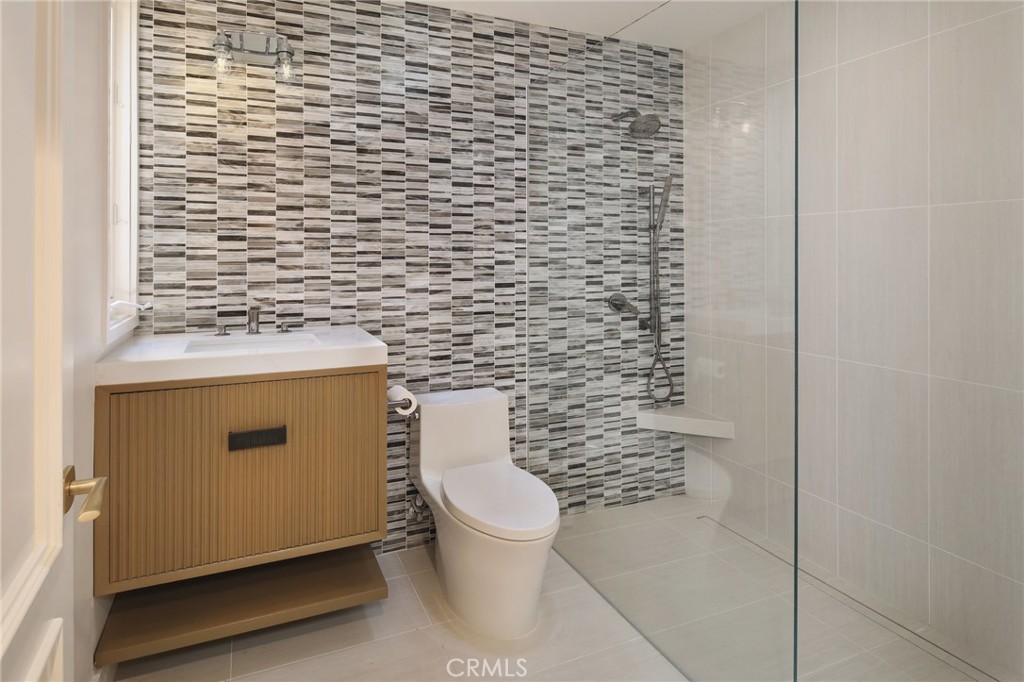 33821 Via Capri Avenue Dana Point, CA 92629 - Photo 14 of 42 ALL NEW DESIGNER SECONDARY BATH