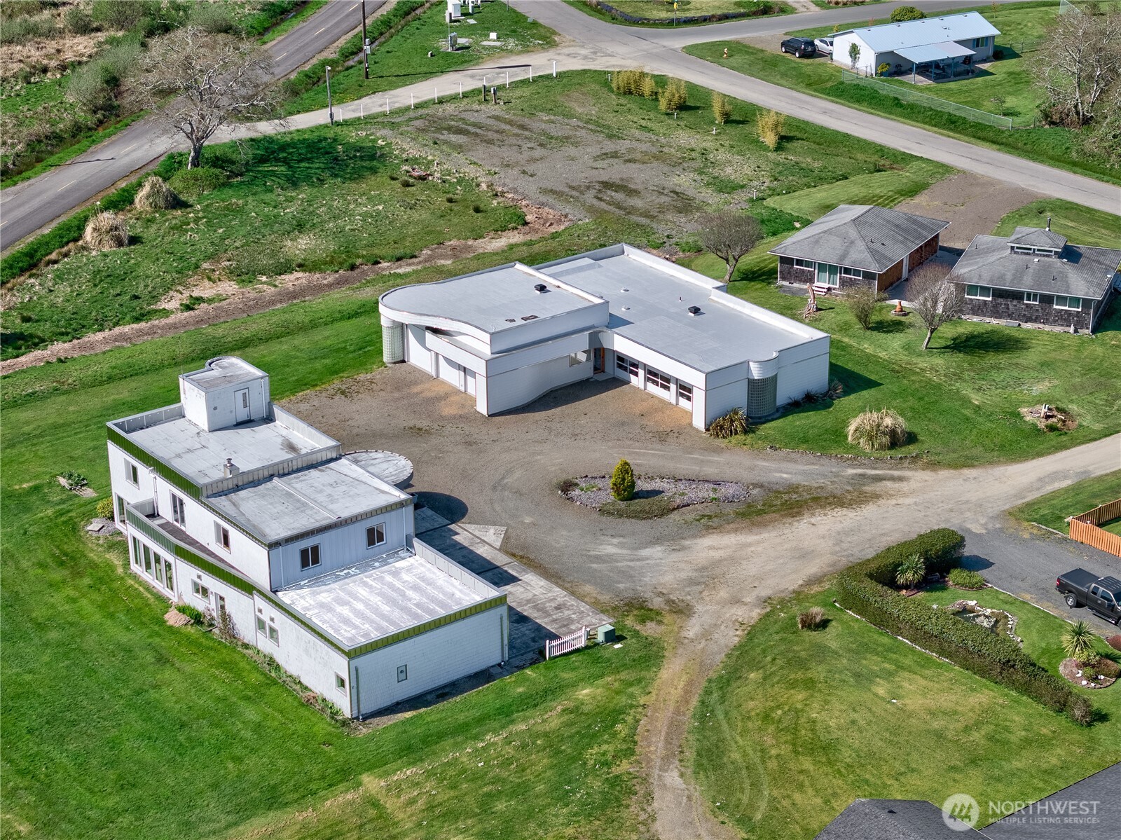 6804 Chatham Way Ilwaco, WA 98624 - Photo 2 of 40