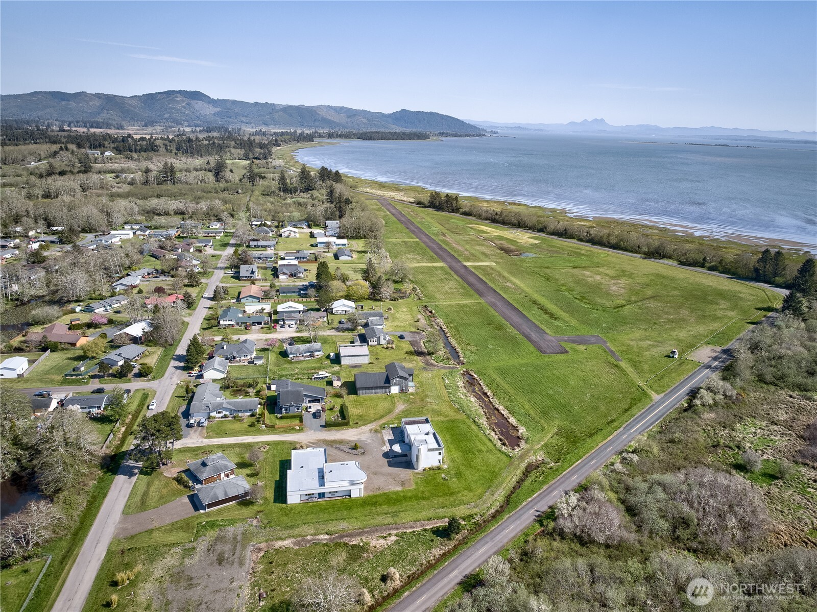 6804 Chatham Way Ilwaco, WA 98624 - Photo 4 of 40