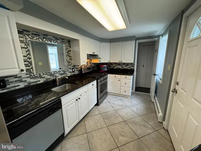 $1,850 | 1008 Stiles Street, Baltimore, MD 21202