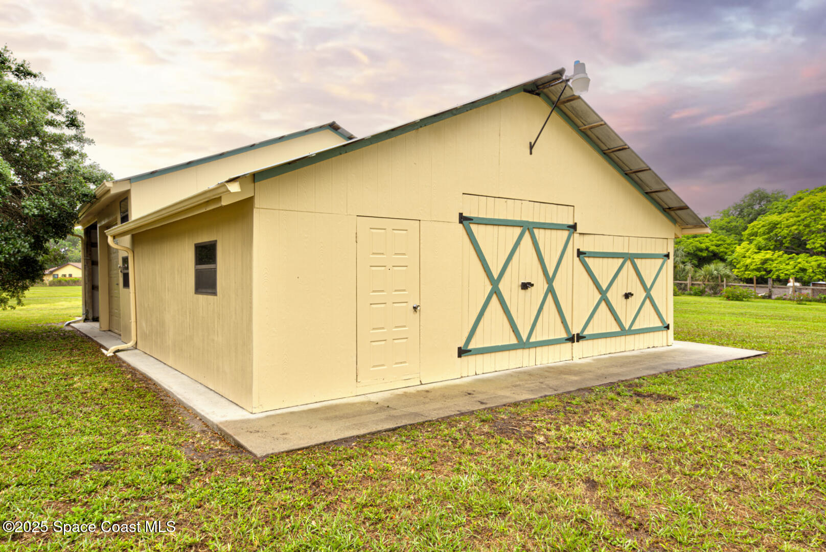 3105 Diamond Road Titusville, FL 32796 - Photo 71 of 81 barn front