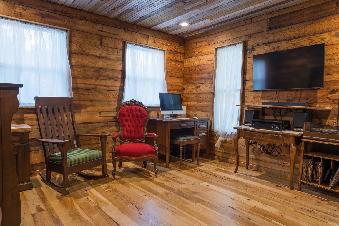 1148 Gunter Street Austin, TX 78721 - Photo 19 of 38 a living room with furniture and a flat screen tv