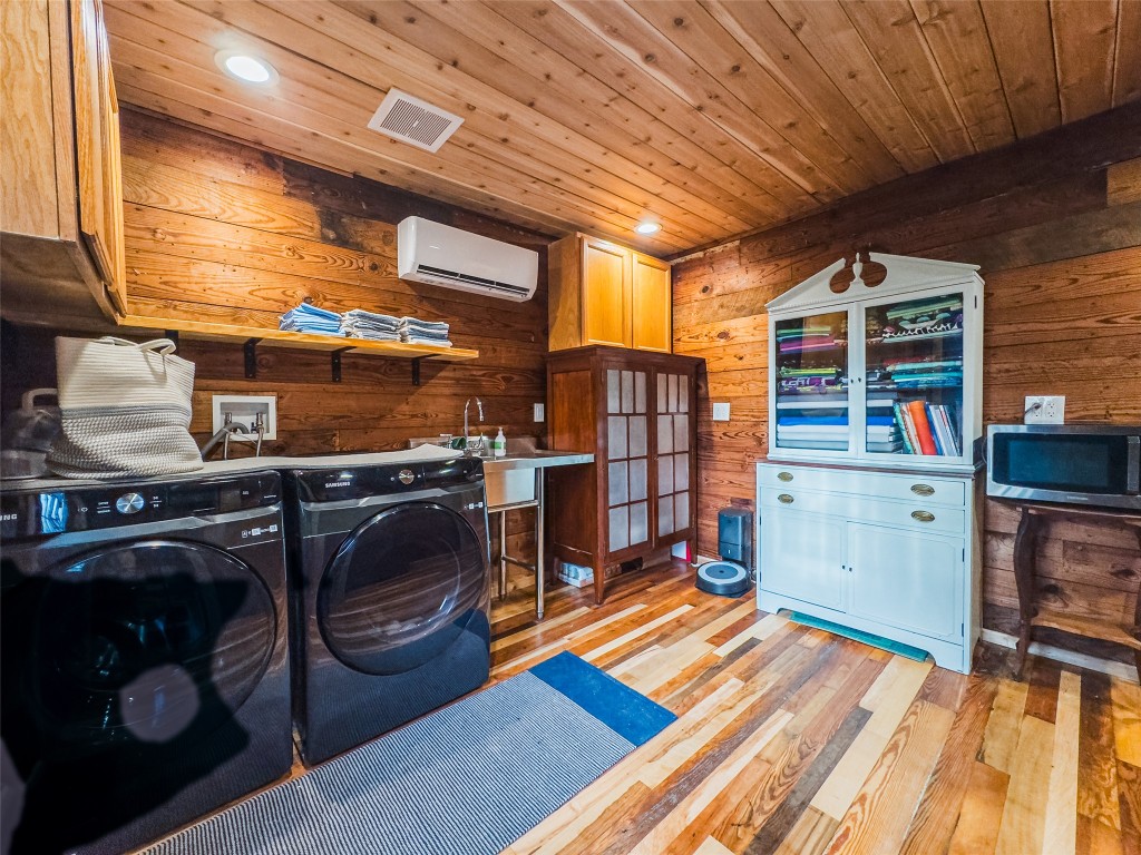 1148 Gunter Street Austin, TX 78721 - Photo 22 of 38 a storage room