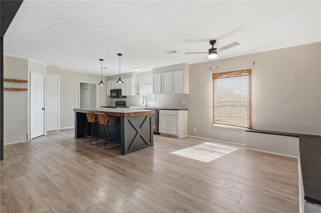 124 County Road 632 Sinton, TX 78387 - Photo 11 of 40 a living room with stainless steel appliances kitchen island granite countertop a stove a refrigerator and a wooden floors