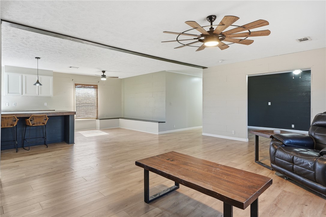 124 County Road 632 Sinton, TX 78387 - Photo 8 of 40 a living room with furniture and a table