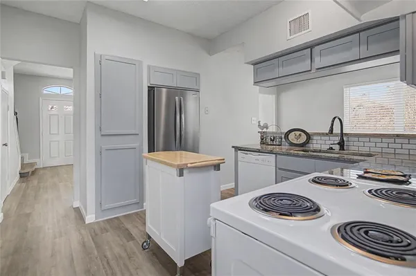 $2,250 | 718 Argone Court, Euless, TX 76039