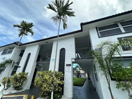 $1,695 | 2500 Johnson Street, Unit 19, Hollywood, FL 33020