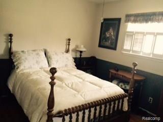 32015 Hayes Road Warren, MI 48088 - Photo 9 of 15 bed 2.jpg