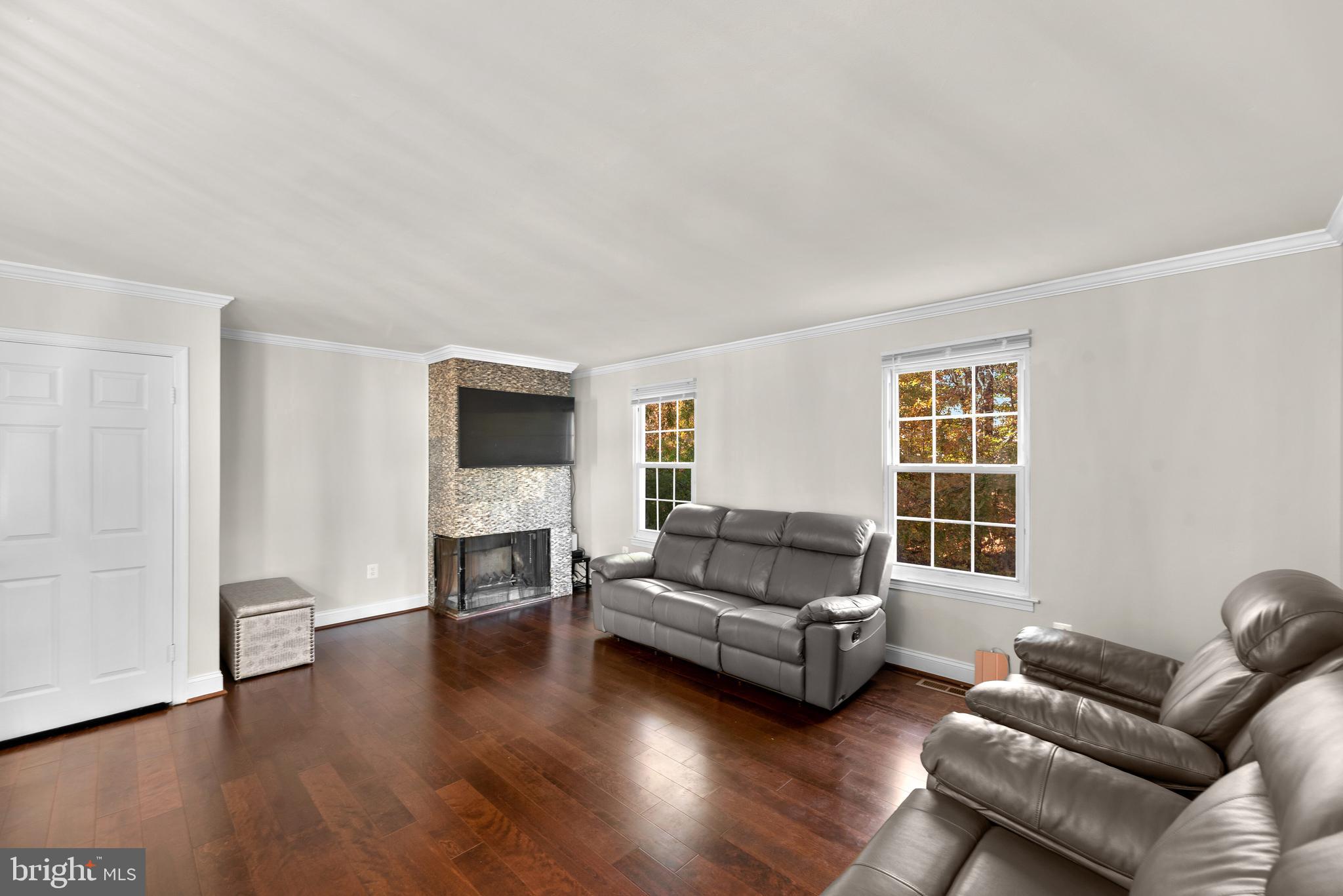 8490 Snowden Oaks Place Laurel, MD 20708 - Photo 3 of 28 Living Room