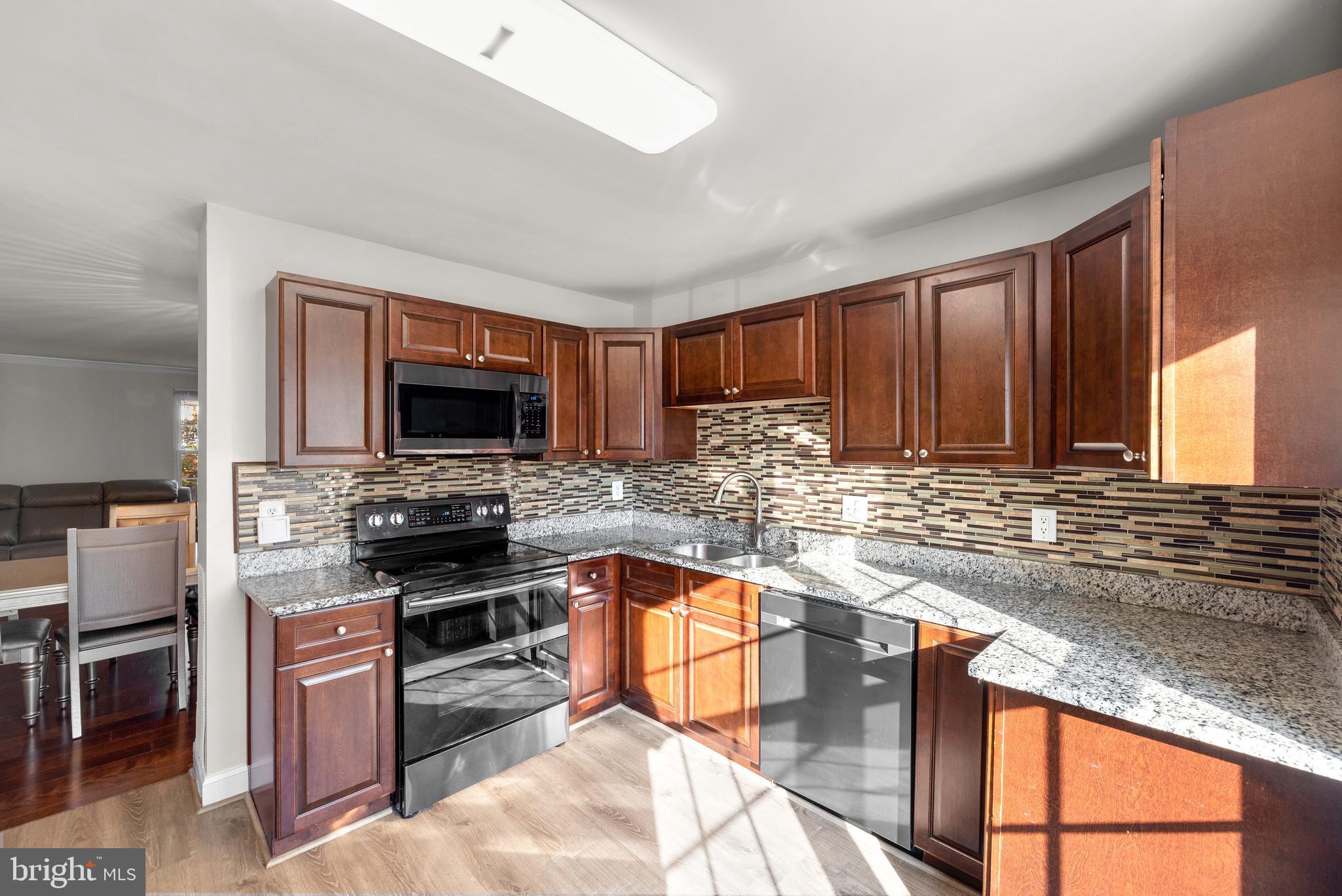 8490 Snowden Oaks Place Laurel, MD 20708 - Photo 8 of 28 Kitchen