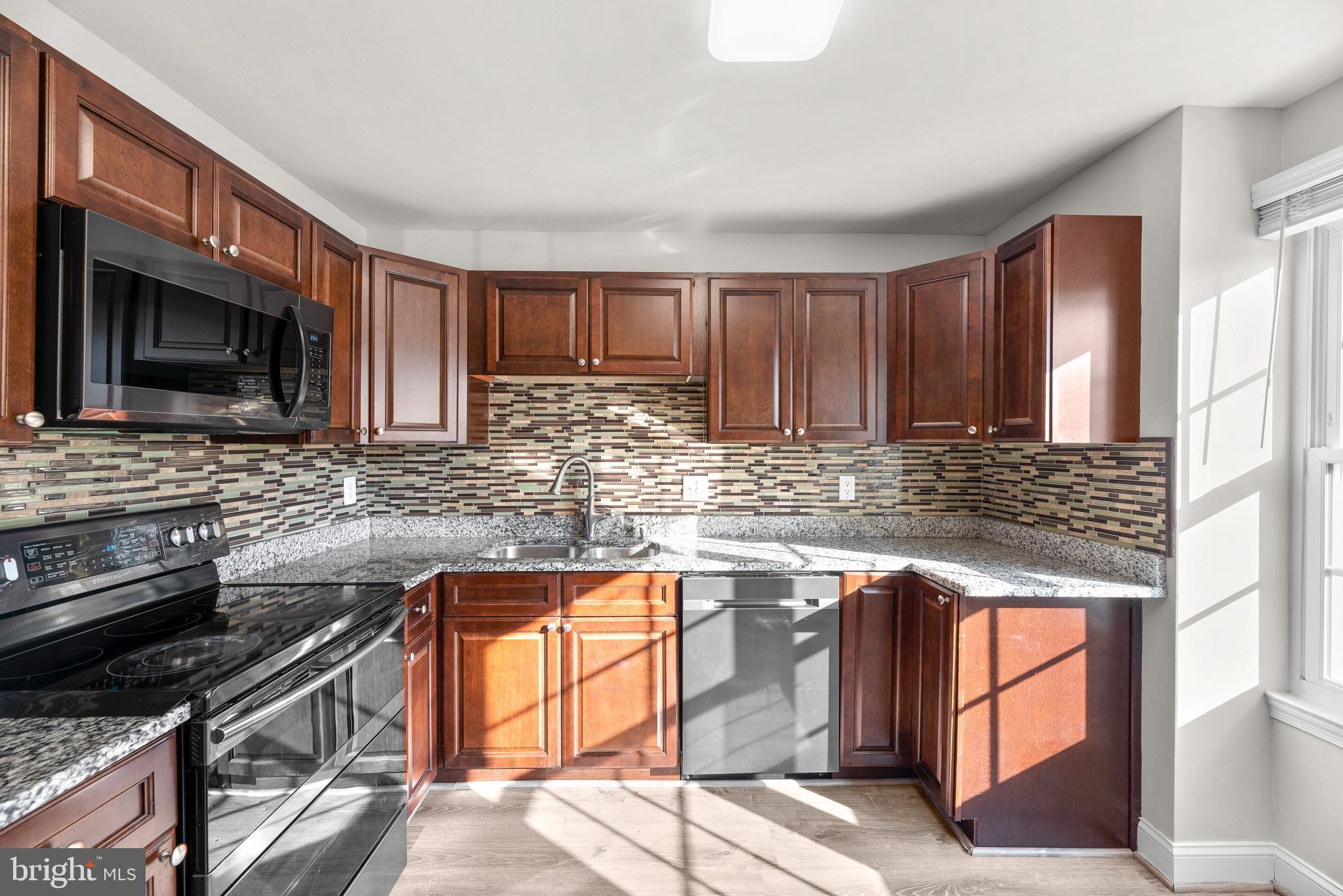 8490 Snowden Oaks Place Laurel, MD 20708 - Photo 9 of 28 Kitchen