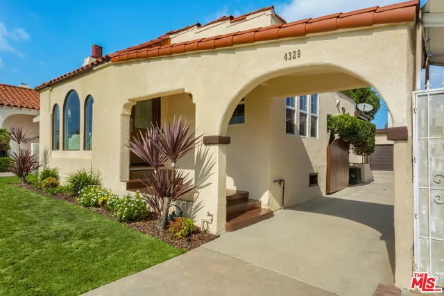 a front view of house with yard