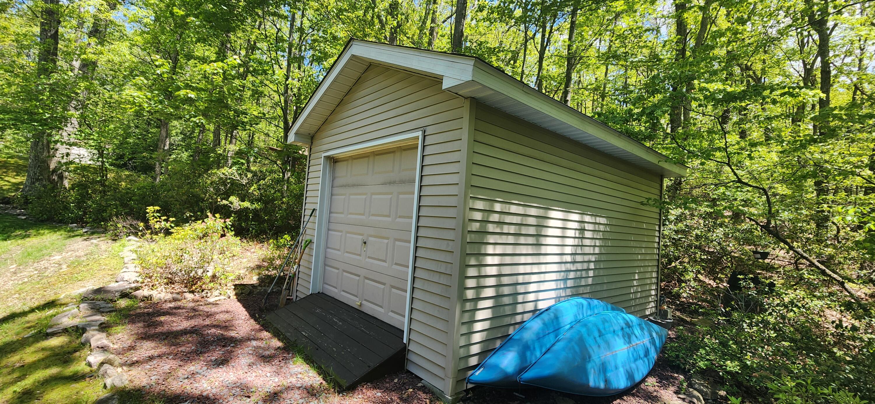 1729 Hemlock Drive Scotrun, PA 18355 - Photo 18 of 21 a view of small yard in front of house
