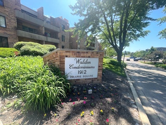 1912 Prairie Square, Unit 219 Schaumburg, IL 60173 - Photo 3 of 27