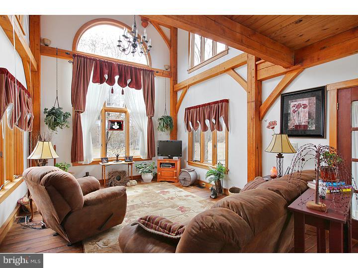 374 Beasley Neck Road Salem, NJ 08079 - Photo 8 of 25 Living Room