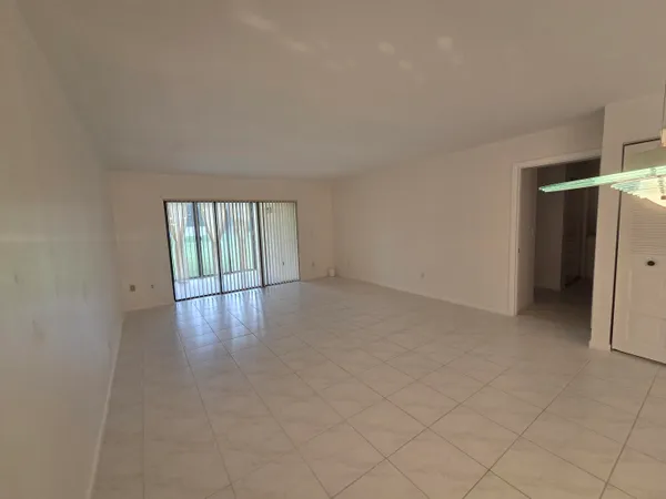 $2,200 | 9187 Norte Lago, Unit 5E, Boca Raton, FL 33428