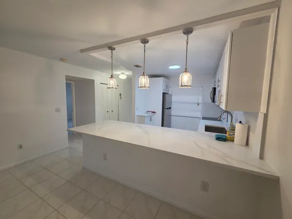 $2,200 | 9187 Norte Lago, Unit 5E, Boca Raton, FL 33428