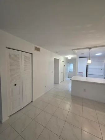 $2,200 | 9187 Norte Lago, Unit 5E, Boca Raton, FL 33428