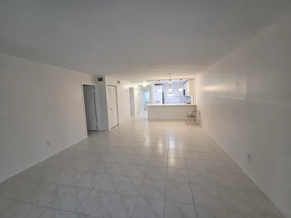 $2,200 | 9187 Norte Lago, Unit 5E, Boca Raton, FL 33428