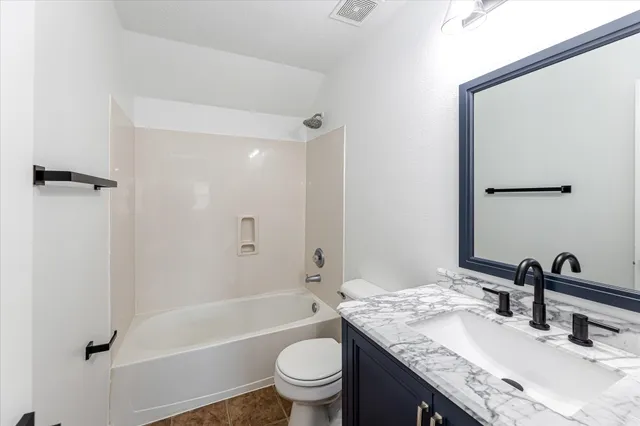 $2,800 | 150 South Star Ridge Circle, The Woodlands, TX 77382