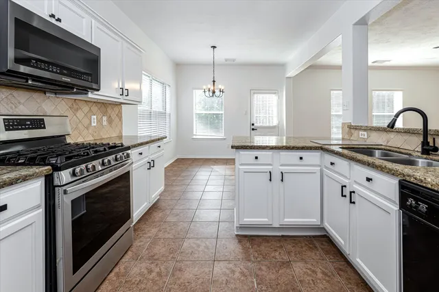 $2,800 | 150 South Star Ridge Circle, The Woodlands, TX 77382