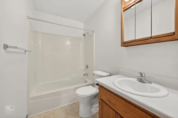 $650,000 | 2401 Ashland Circle, Morris, IL 60450