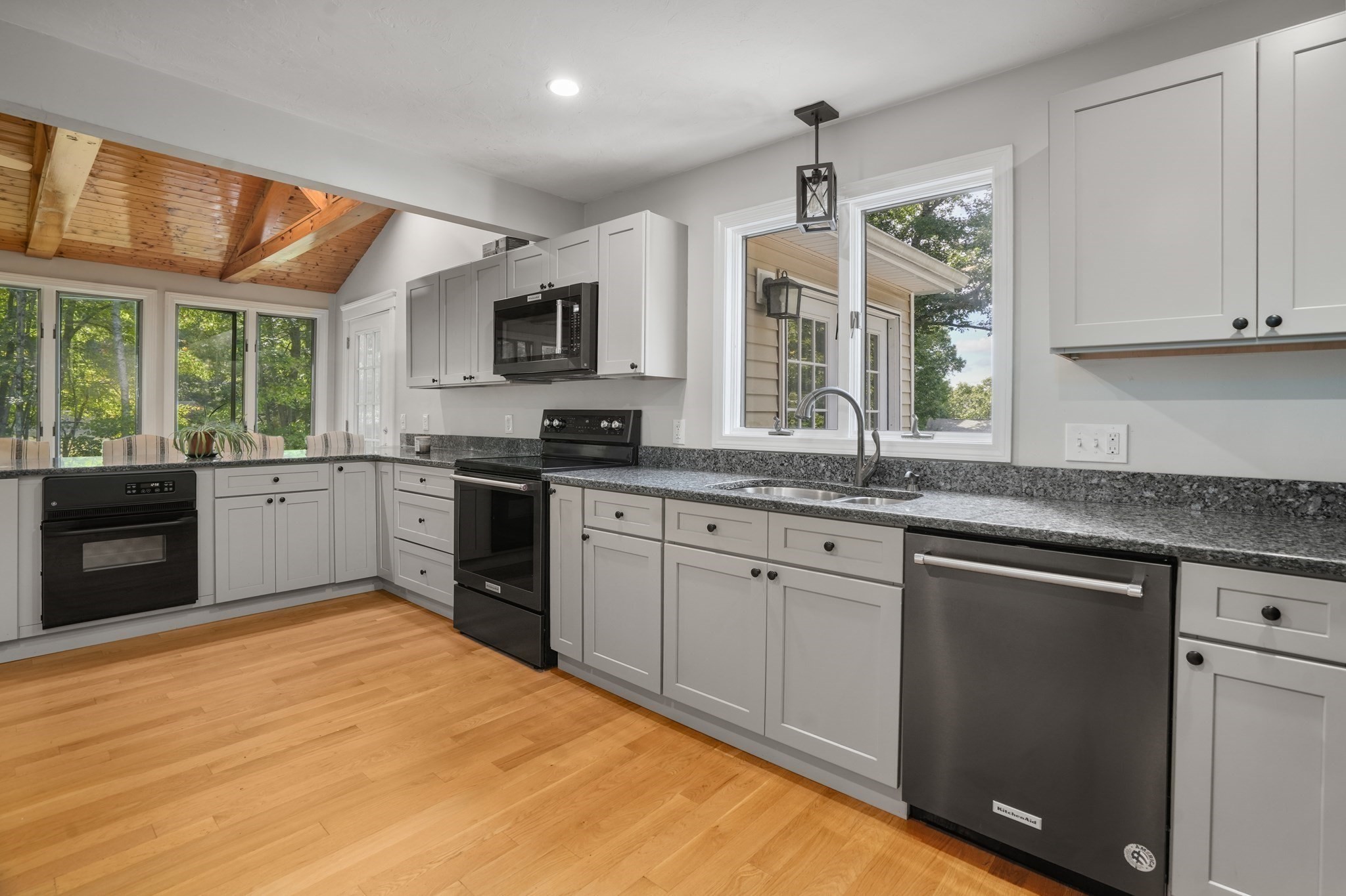 86 Breakneck Road Sturbridge, MA 01566 - Photo 4 of 40 Gallery Image 4