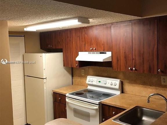 7235 Northwest 179th Street, Unit 103 Hialeah, FL 33015 - Photo 4 of 8