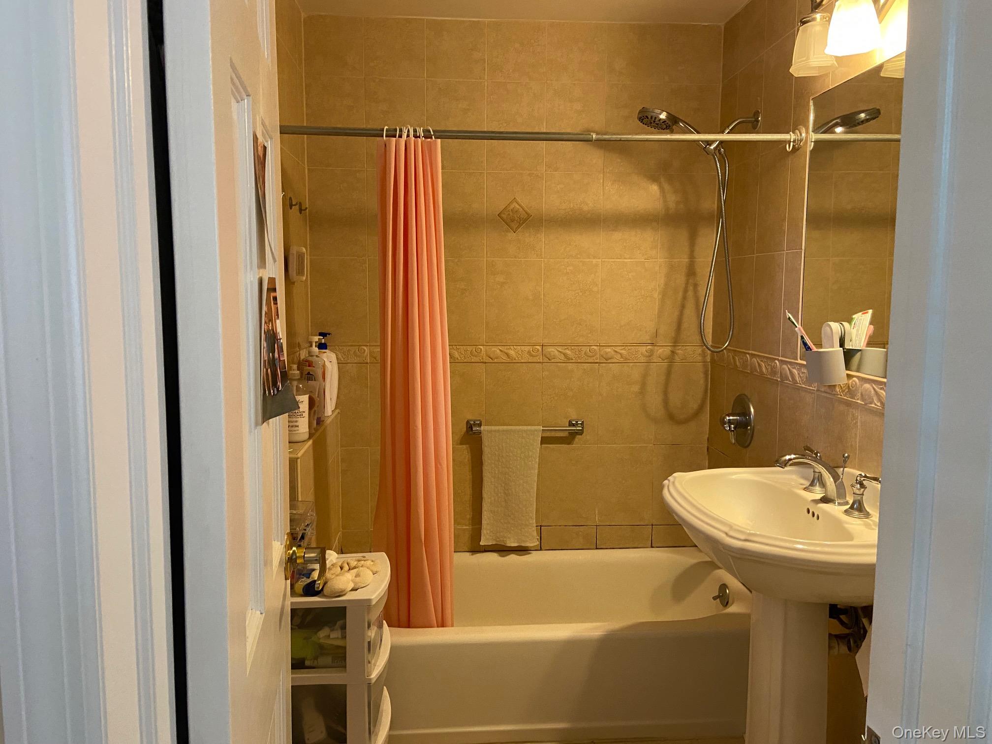 12 Russell Woods Road Great Neck, NY 11021 - Photo 19 of 27 Gallery Image 19