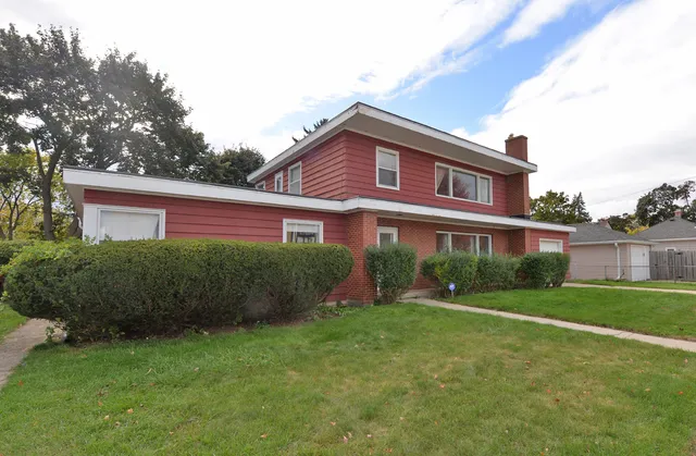 $284,900 | 2711 Gilson Street, Racine, WI 53403