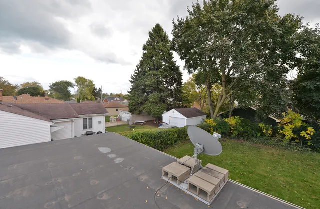 $284,900 | 2711 Gilson Street, Racine, WI 53403