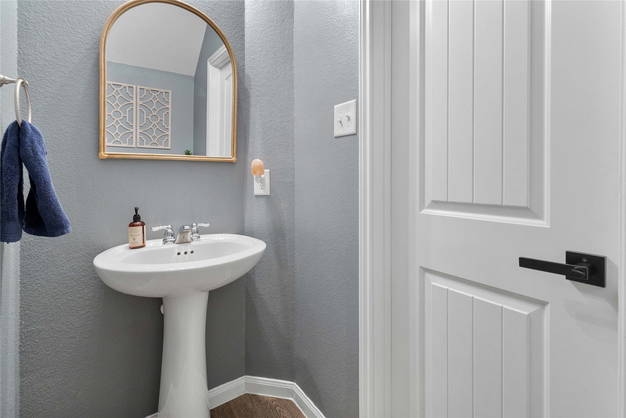 18623 Jerrara Stream Lane Katy, TX 77449 - Photo 7 of 46 Guests have immediate access to a charming half bath on the first floor, right off the main living area.