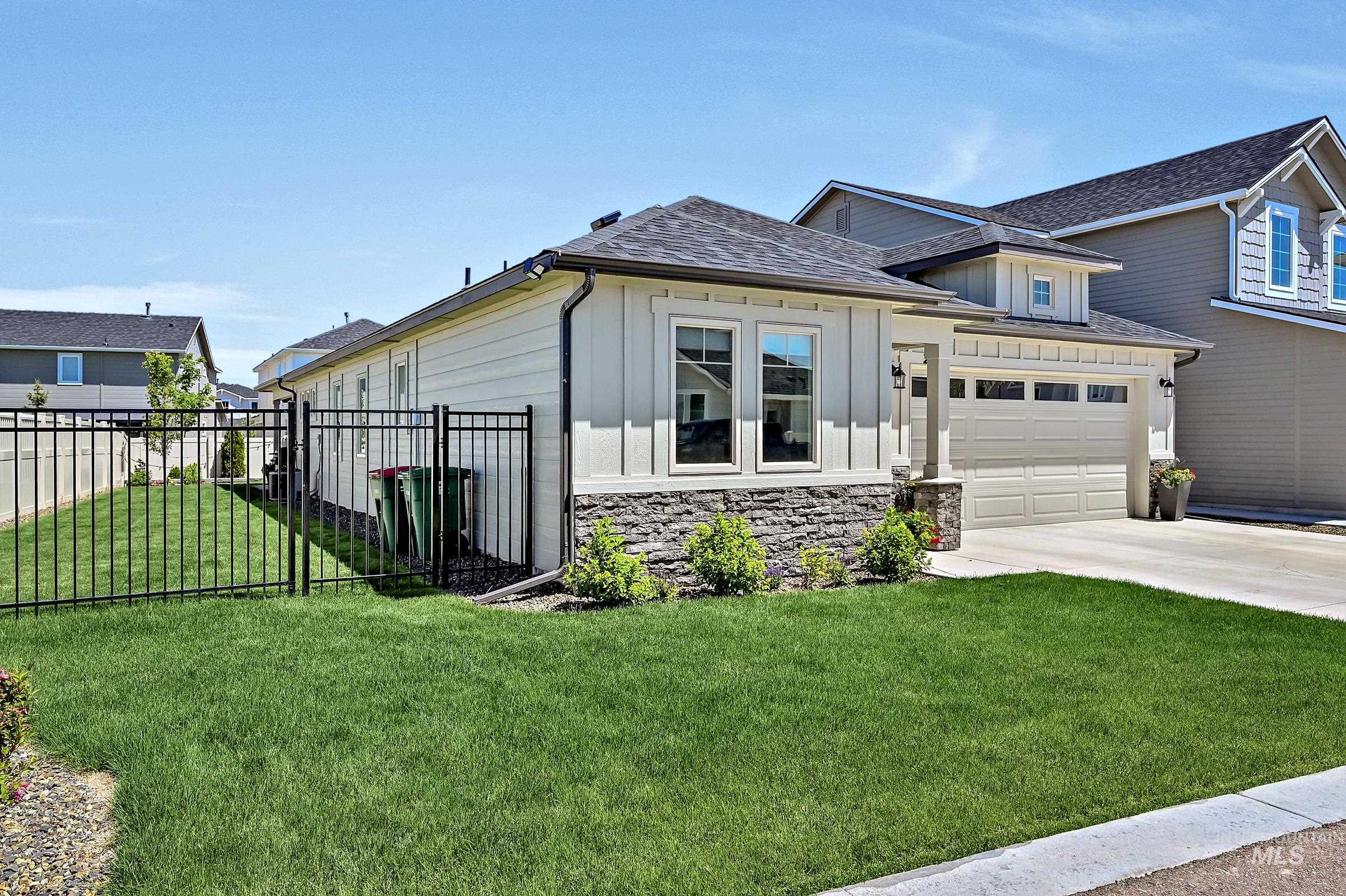 296 West Broyhill Street Meridian, ID 83642 - Photo 3 of 33